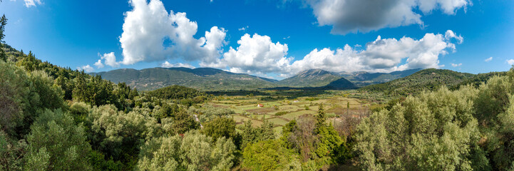 Fototapeta na wymiar Tal auf Lefkada. Griechische Insel im Ionischem Meer