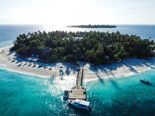 Port na wyspie Kudabandos Malediwy