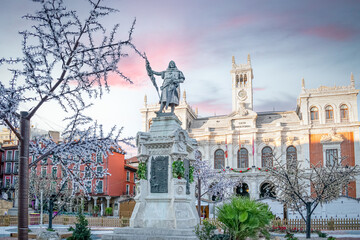 Plaza mayor de Valladolid adornada para fechas de navidad