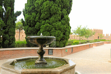 Fototapeta na wymiar alcazaba almeria fuente y jardines interiores muralla 4M0A5421-as21