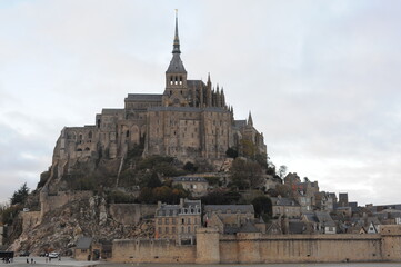 Fototapeta premium Mont-saint-michel historic fortress town with cathedral on a rock island in autumn in Normandy, France