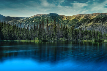 Obraz na płótnie Canvas reflection of the mountain in lake