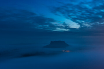 Lilienstein im Nationalpark Sächsische Schweiz zur Blauen Stunde am Morgen © Klaus Heidemann