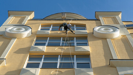 window washing, industrial mountaineering, city street, risk, height,