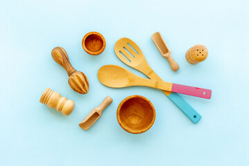 Set of wooden utensils and cookware tools, top view