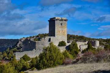 Fototapeta na wymiar Castillo de Ucero Cañón del Río Lobos provincia de Soria