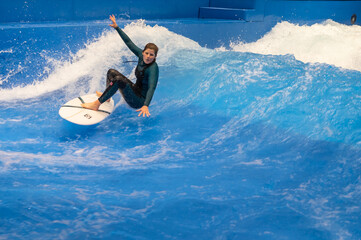 Indoorsurferin