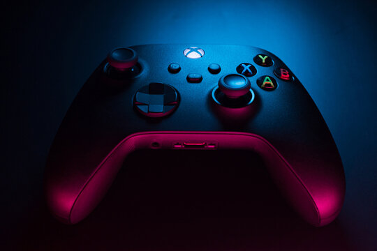 Xbox Series S Carbon Black controller isolated with colored lights illuminating it. Selective focus. Low light. Rio de Janeiro, RJ, Brazil. December 2021