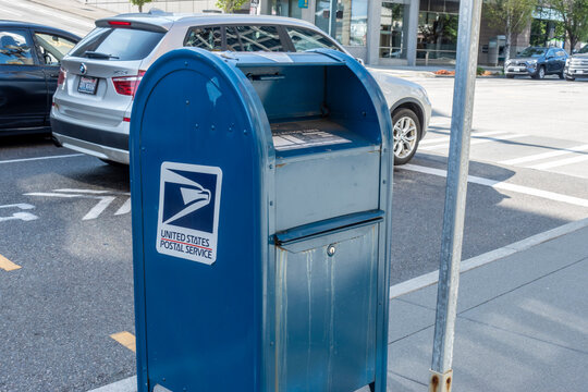 Tacoma, WA USA - Circa August 2021: Street View Of A United States Postal Service Blue Mailbox In Downtown Tacoma.