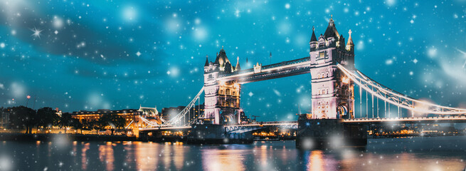 heavy snowfall over Tower Bridge winter in London