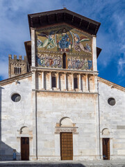Fototapeta premium Italy, Tuscany. Basilica di San Frediano in Piazza San Frediano off Via Fillungo, Roman Catholic church.