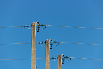 poteaux de fils électriques