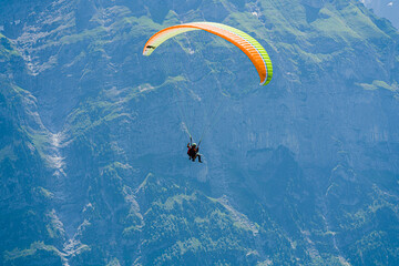 View of the paraglider against the Swiss mountains in the Grindelawald area.