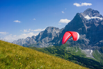 View of the paraglider against the Swiss mountains in the Grindelawald area.
