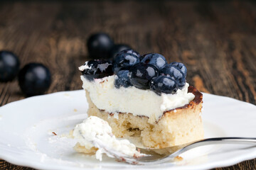 tartlet with chocolate and buttercream with blueberries
