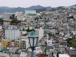 勾配が急な街並み