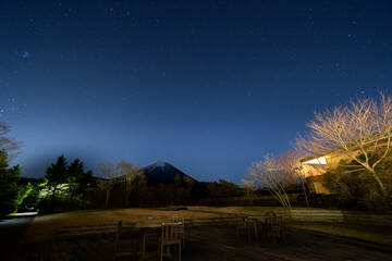 冬の富士山と星空
