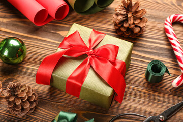 Obraz na płótnie Canvas Christmas gift on wooden background, closeup