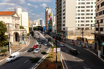 Obraz premium Sao Paulo, Brazil, November 17, 2021. Traffic on Francisco Matarazzo Avenue in west side of Sao Paulo city