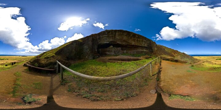 Rano Raraku (External Slope 07 of 13) : Moai in progress !