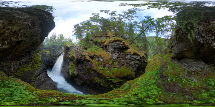 Ula Waterfall, D&aring;n&aring;dalen