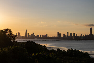 Fototapeta premium city skyline at sunset