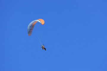 パラグライダー　青空