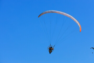 パラグライダー　青空