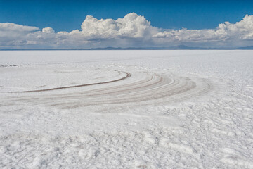 Fototapeta na wymiar Bolivia, Uyuni, Salar de Uyuni. The salt flats extend for miles.