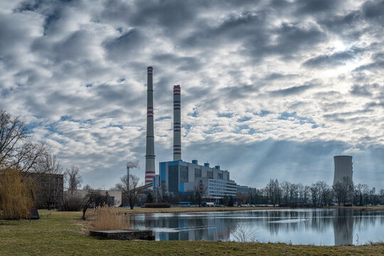 Coal power plant with chimney