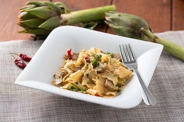 Pappardelle con carciofi e peperoncino, Cucina Italiana 