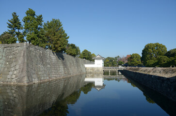 秋の二条城　内堀と本丸櫓門　京都市中京区
