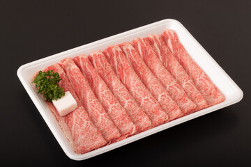 牛肩ロースすき焼き肉　(黒毛和牛)