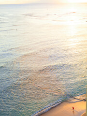 夕焼けに染まる穏やかな海