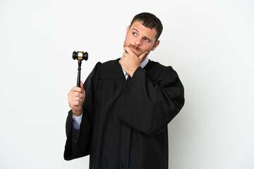Naklejka premium Judge caucasian man isolated on white background having doubts