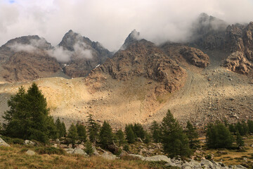 Wildromantische Hochgebirgslandschaft; Corni Bruciati über dem Valle di Preda Rossa (Bernina-Alpen)