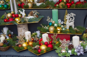 Na kiermaszu święta Bożego Narodzenia królują świąteczne dekoracje, ozdoby i smakołyki związane ze świętami - obrazy, fototapety, plakaty