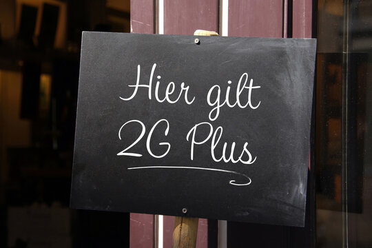 hier gilt 2G plus tafel am eingang