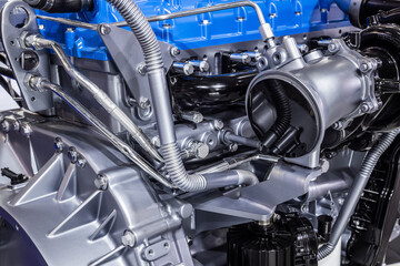 engine, fuel supply tubes and combustion chambers