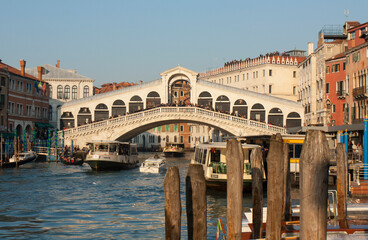 Fototapeta na wymiar VENICE, ITALY - FEBRAURY 8, 2020: Rialto bridge on Grand canal.