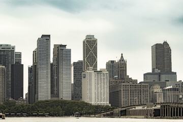 Fototapeta premium Street photo of Chicago with clear skies and buildings