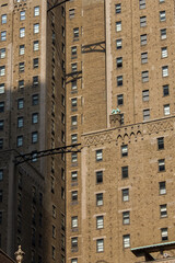 Fototapeta premium New Yorck City during the day with buildings and clear skies
