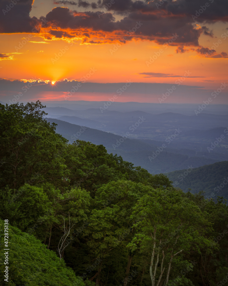 Sticker usa, virginia, shenandoah national park. sunrise over blue ridge mountains.