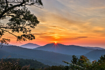 Fototapeta na wymiar USA, Virginia, Shenandoah National Park, sunrise at Thornton Gap