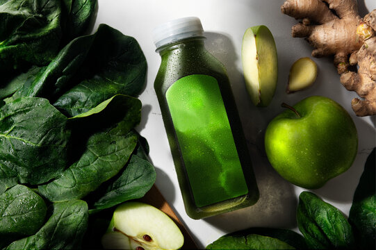 verduras frutas y jugos de manzana  kion y espinaca