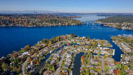 USA, Washington State, Bellevue. Newport Shores neighborhood, Lake Washington and SR520 floating...