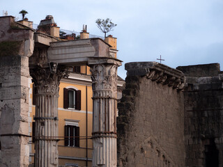 Roma, fori imperiali, colonne e resti dei fasti della civiltà classica