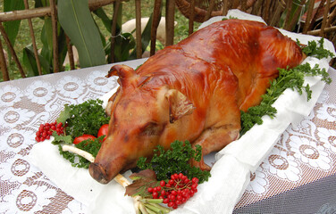 Roast pig. Roasted piglet with vegetables on platter