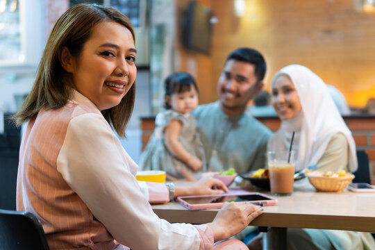 Young Asian Insurance Agent At The Coffee Shop Promoting Family Package Insurance