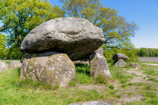 Hunebedden on the Assen-Groningen, A dolmen is a type of single-chamber megalithic tomb, Usually consisting of two or more vertical, It is the only hunebed in the Dutch province, Drenthe, Netherlands.